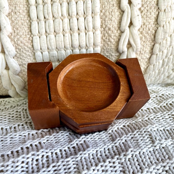 VINTAGE MONKEY POD WOOD COASTERS - Picture 5 of 6